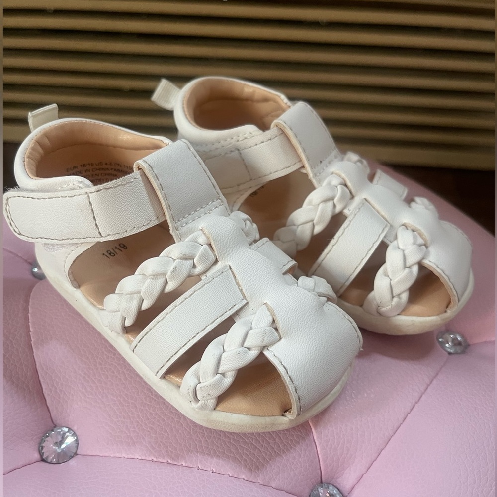 H&M 18/19 4-4.5 EUC Sandals